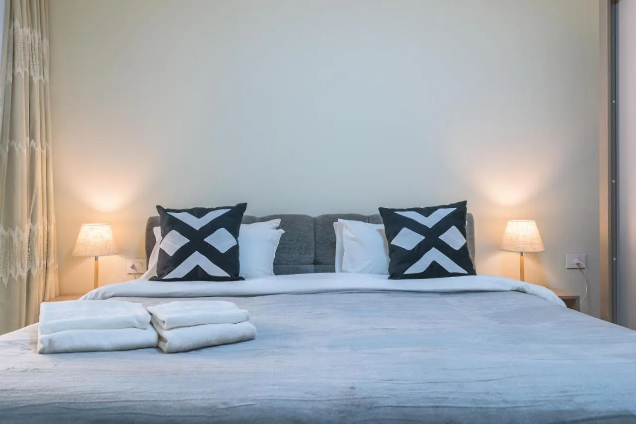 Crest 3-Bedroom Apt In Hamra W- 24-7 Power Beirut 0*,