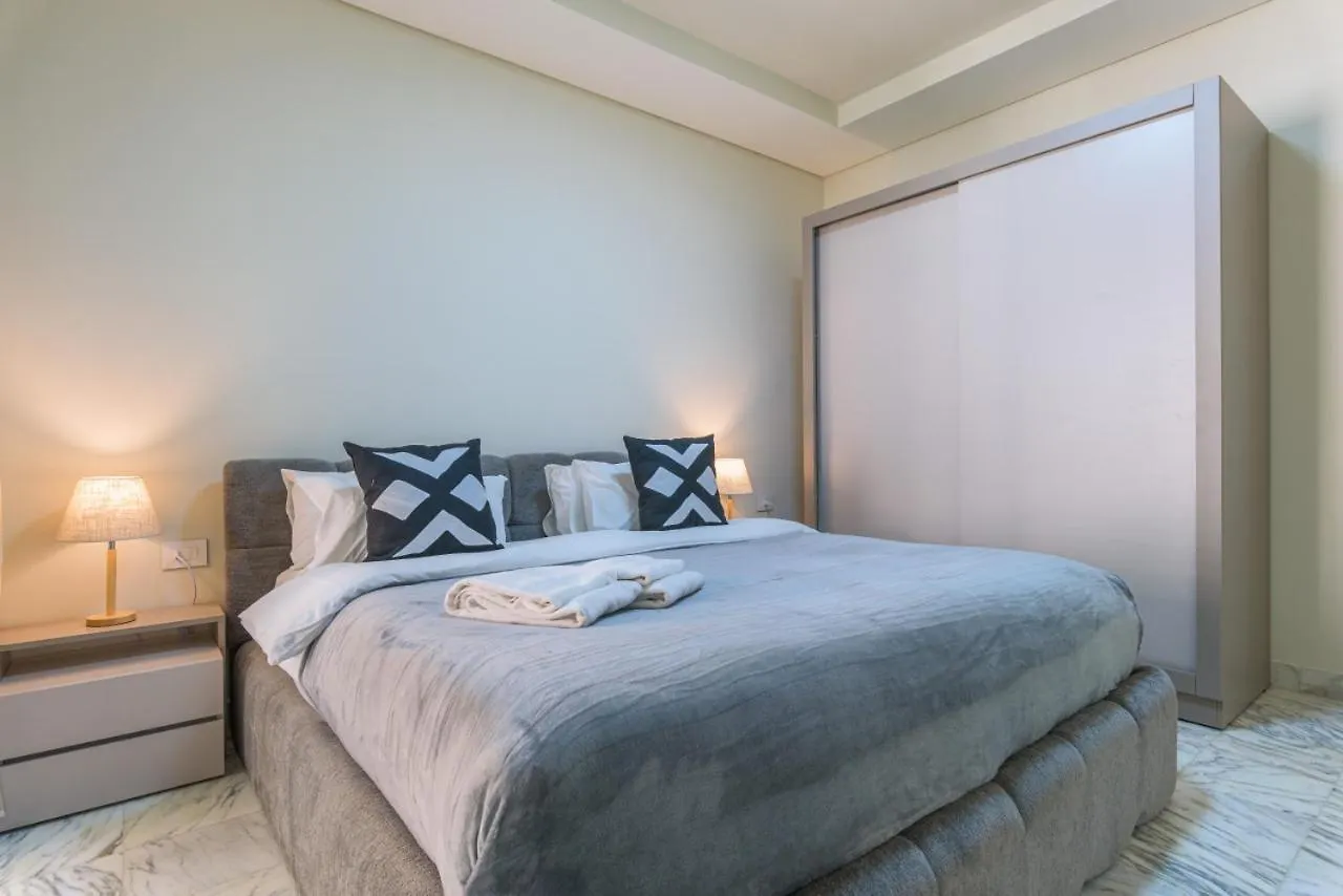 Crest 3-Bedroom Apt In Hamra W- 24-7 Power Beirut 0*,