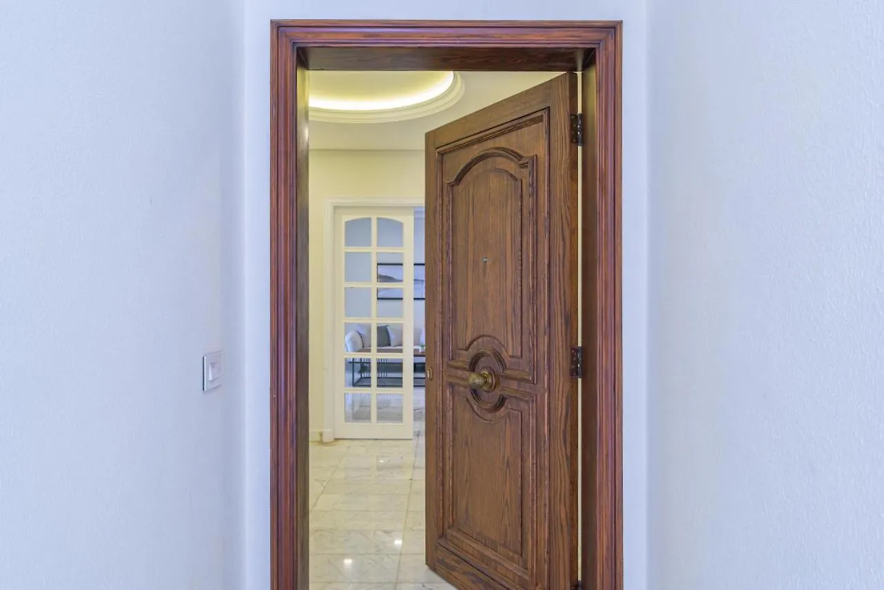Apartment Crest 3-Bedroom Apt In Hamra W- 24-7 Power Beirut