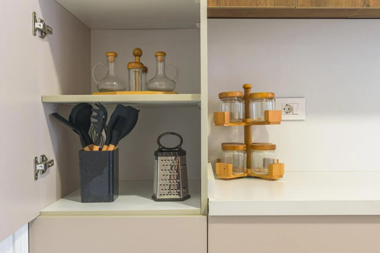 Crest 3-Bedroom Apt In Hamra W- 24-7 Power Beirut Apartment