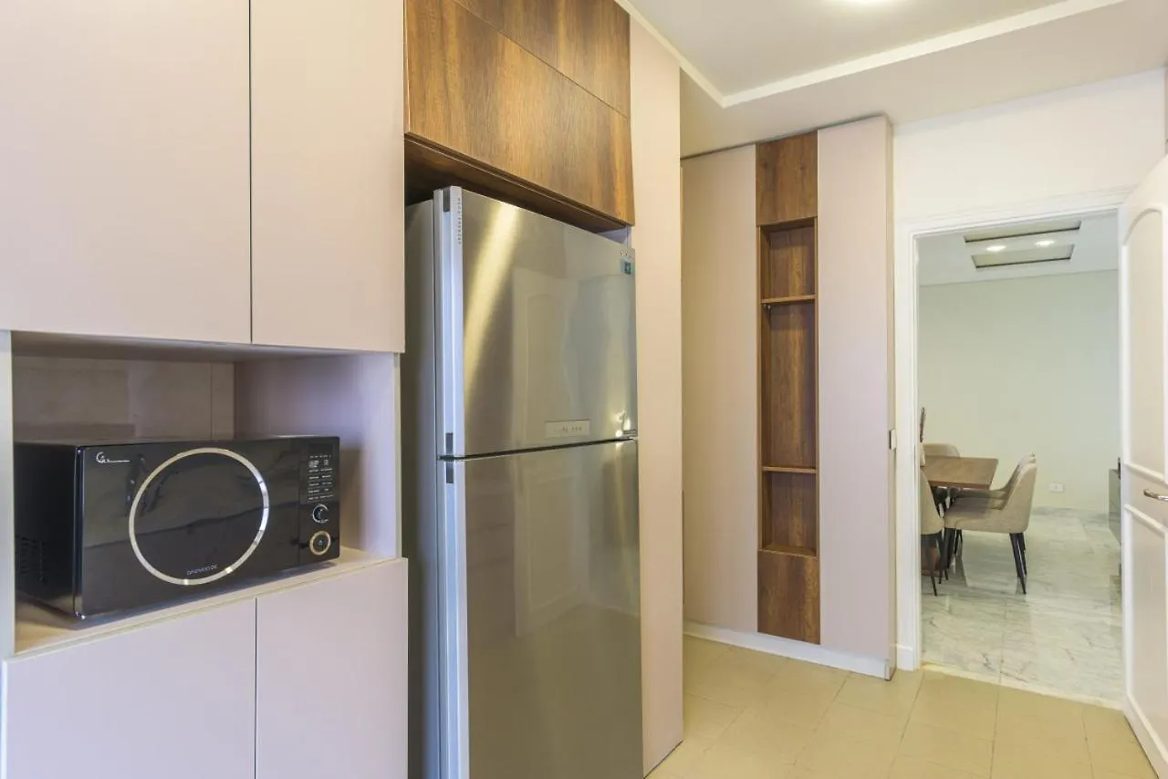 Crest 3-Bedroom Apt In Hamra W- 24-7 Power Beirut