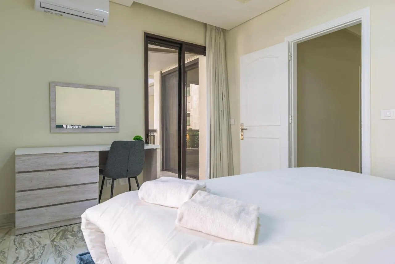 Crest 3-Bedroom Apt In Hamra W- 24-7 Power Beirut Apartment