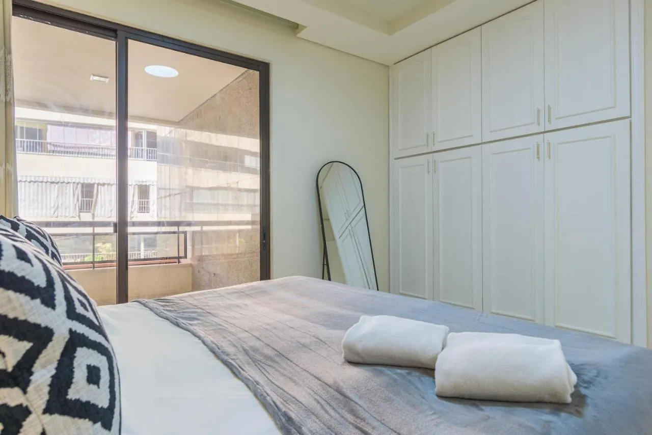 Crest 3-Bedroom Apt In Hamra W- 24-7 Power Beirut Lebanon
