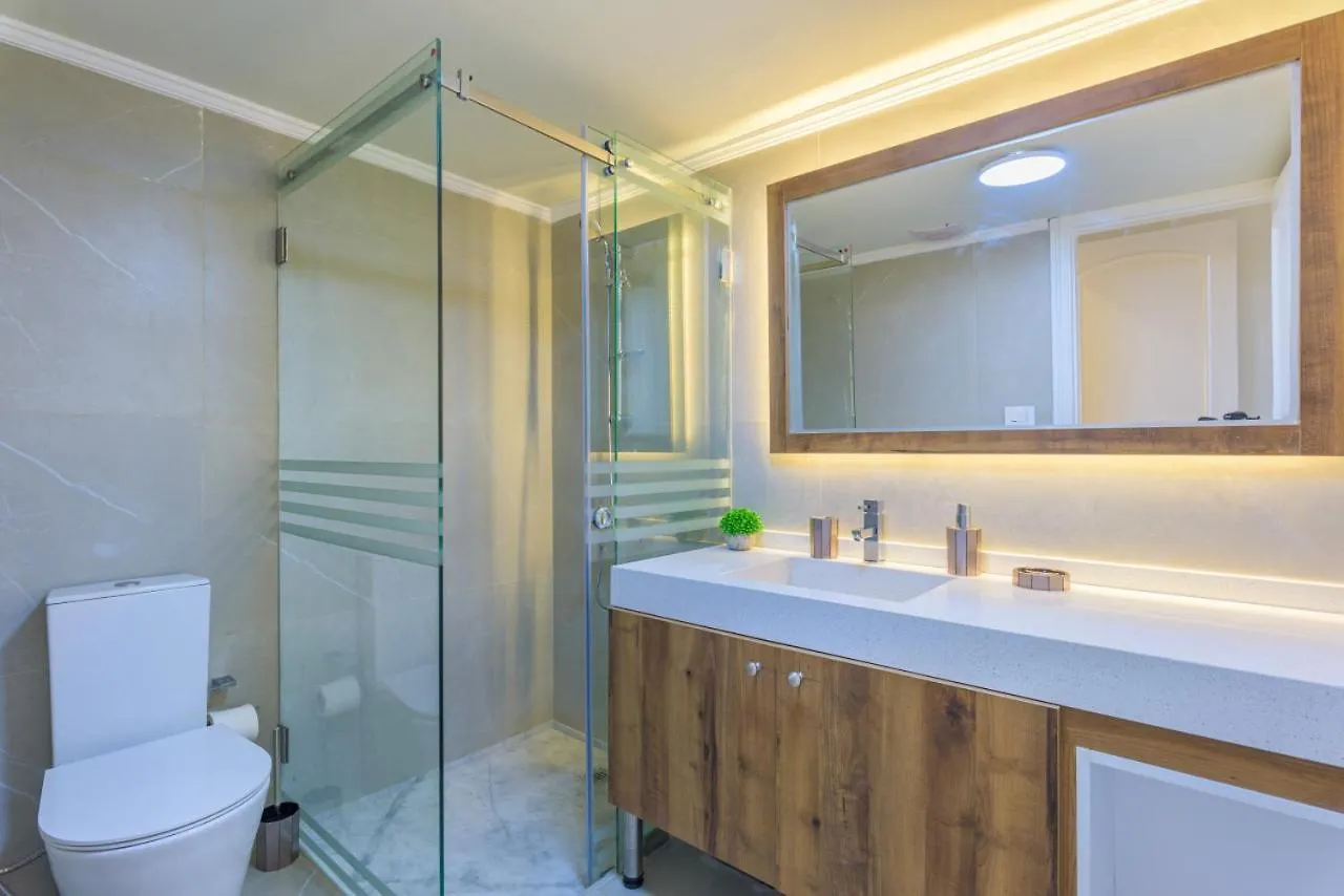 Crest 3-Bedroom Apt In Hamra W- 24-7 Power Beirut